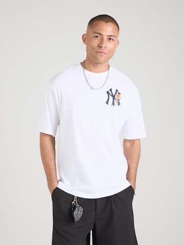 Tricou 'NEYYAN' de la NEW ERA pe alb