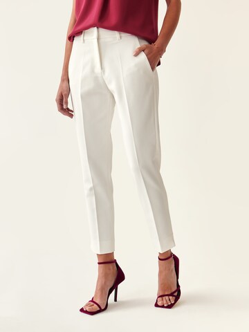 Coupe slim Pantalon à plis 'RIMINI' TATUUM en blanc : devant