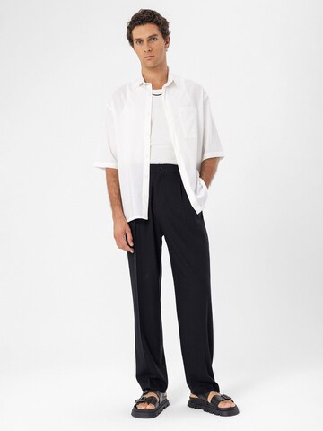 Antioch - Ajuste regular Camisa en blanco