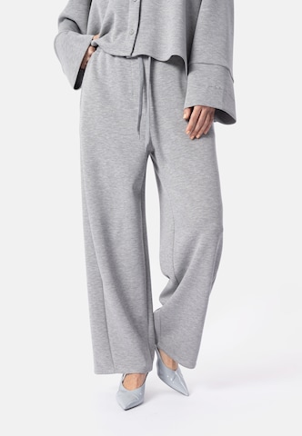 Wide leg Pantaloni 'Reena' di Elias Rumelis in grigio: frontale