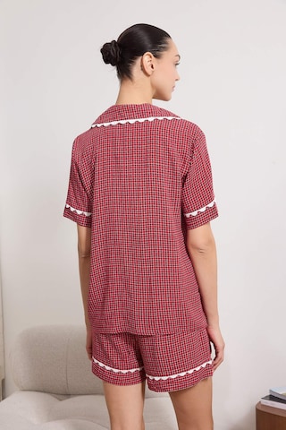 Trendyol - Pijama de pantalón corto en rojo