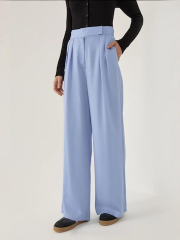 Wide leg Pantaloni con pieghe di Hiccup in blu