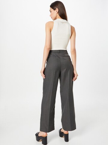 Wide leg Pantaloni con pieghe di SCOTCH & SODA in grigio