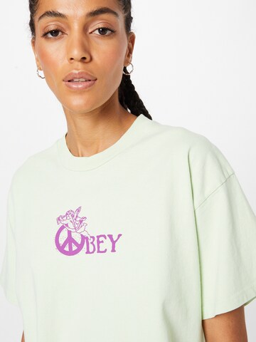 Tricou de la Obey pe verde