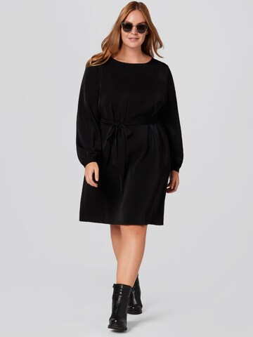 Rochie 'Juna' de la Guido Maria Kretschmer Curvy pe negru