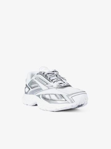 Sneaker bassa di Reebok in argento