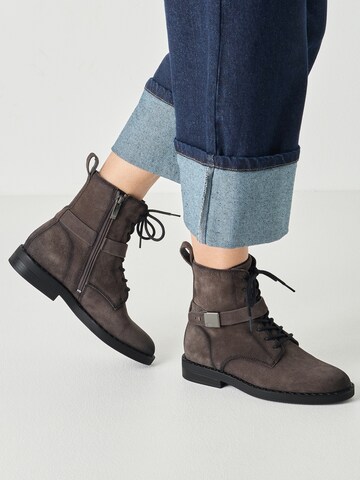Bottines à lacets Tamaris en marron