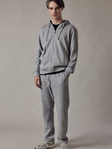 OWN Off With Nature Regular Broek 'Joggers Dritti' in Grijs