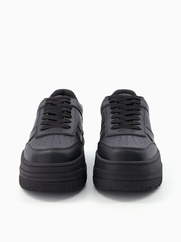 Baskets basses Bershka en noir