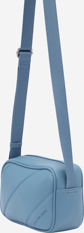 Calvin Klein JeansTorba preko ramena - plava boja: prednji dio
