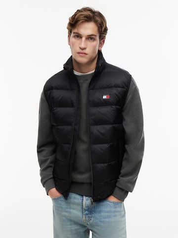 Tommy Jeans Елек в черно: отпред