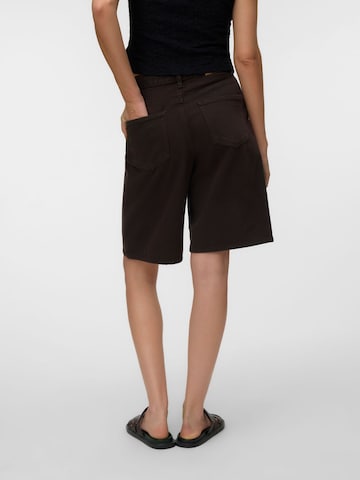 Loosefit Jeans 'RAILA ' di VERO MODA in marrone