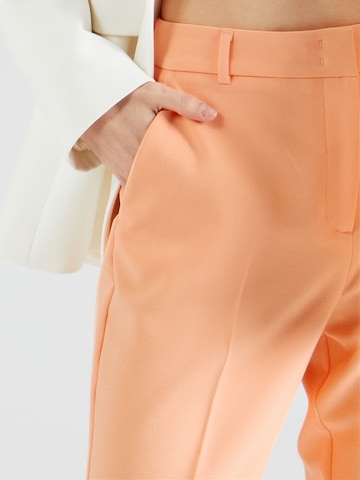 COMMA Regular Pleated Pants in Orange