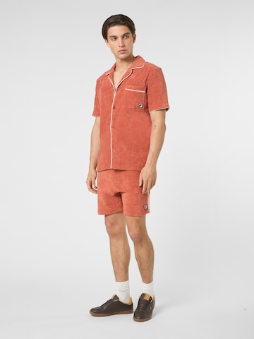 regular Pantaloni 'EMPOLI regular towelling shorts' di FILA in rosso