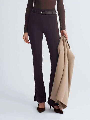 Flared Pantaloni di Dilvin in marrone