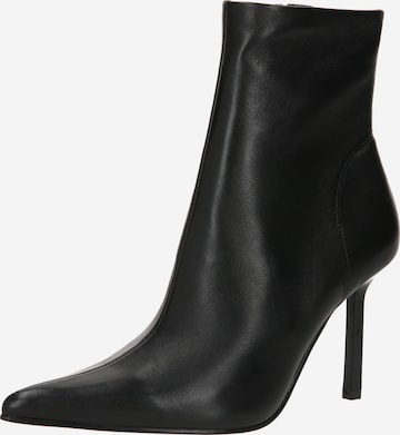 STEVE MADDEN Ankle Boots 'Iyanna' in Black: front