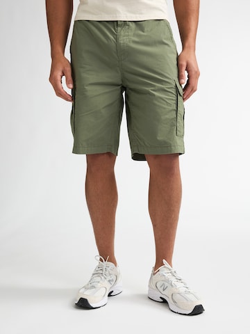 Petrol Industries Regular Cargo Pants in Green: front