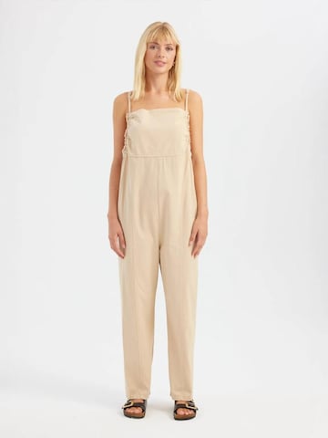 Hiccup Jumpsuit in Beige: front