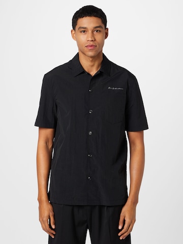 Han Kjøbenhavn Regular fit Button Up Shirt in Black: front