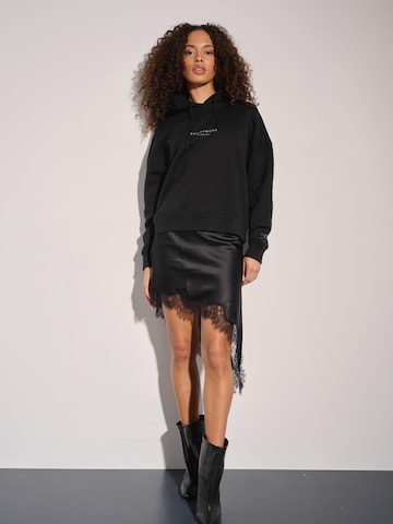 I want the moon Sweater 'Champagne Problems' in Black