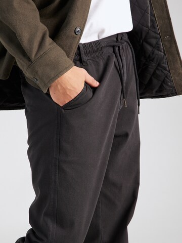 Regular Pantaloni 'Trapas' de la Iriedaily pe negru