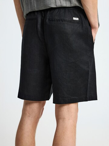 Regular Pantalon chino Funky Buddha en noir