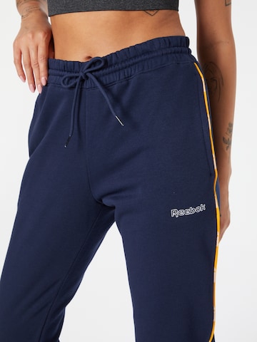 Reebok Tapered Sporthose in Blau