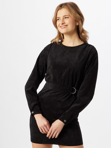 Noisy may Dress in Black: front