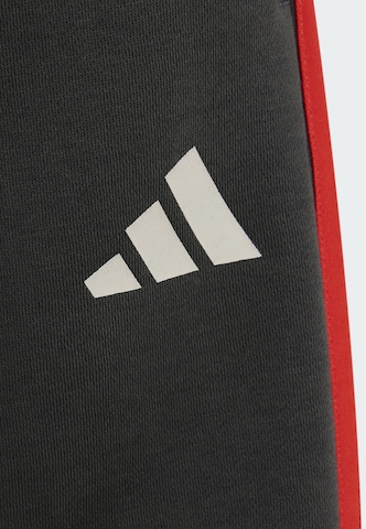 Regular Pantalon de sport 'Audi F1 Team' ADIDAS PERFORMANCE en noir