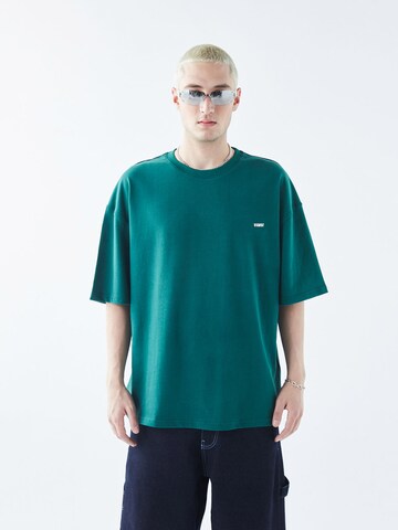 Tricou 'Hurst' de la VAMOS CLO pe verde: față