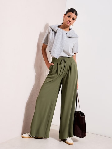 Friends Like These Wide Leg Laskoshousut värissä vihreä