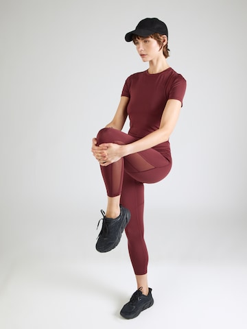 T-shirt fonctionnel 'PWRSHAPE' PUMA en rouge