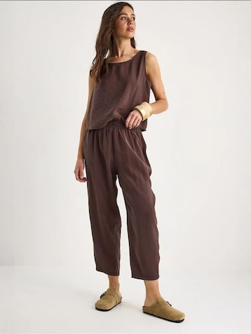 Completo pantalone di Bianco Lucci in marrone