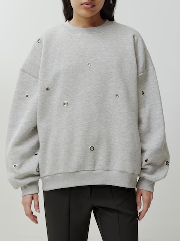 EDITED Sweatshirt 'Ylva' in Grau: predná strana