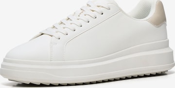 Bershka Matalavartiset tennarit 'TALON ARENA' värissä valkoinen: etupuoli