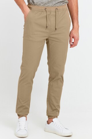 !Solid Tapered Chino Pants 'THEREON' in Beige: front