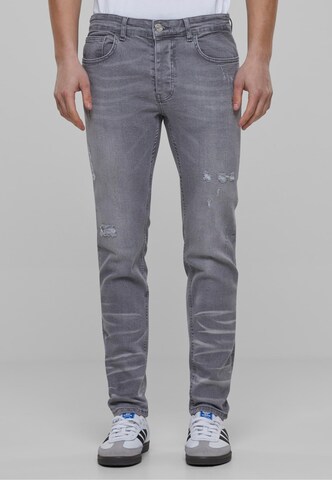 2Y Premium Tapered Jeans in Grijs: voorkant