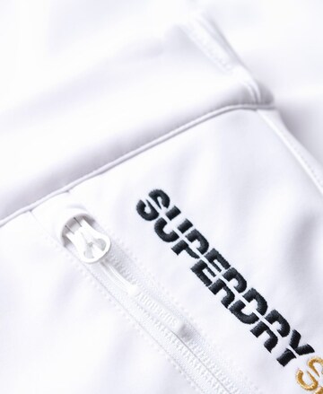 Superdry Slimfit Sporthose in Weiß