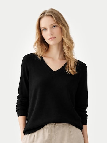 GOBI Cashmere Trui 'Women's Essential Cashmere V-Neck Sweater' in Zwart