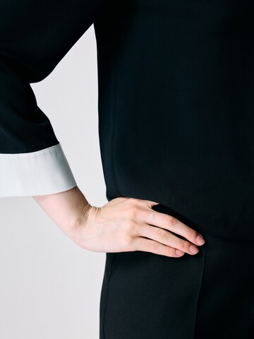 adl Shirt in Black
