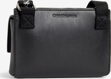 Calvin Klein Jeans - Mala de ombro em preto