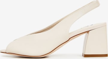 CESARE GASPARI Slingback Pumps in Beige: front