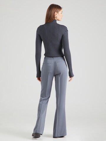 & Other Stories Bootcut Hose in Grau