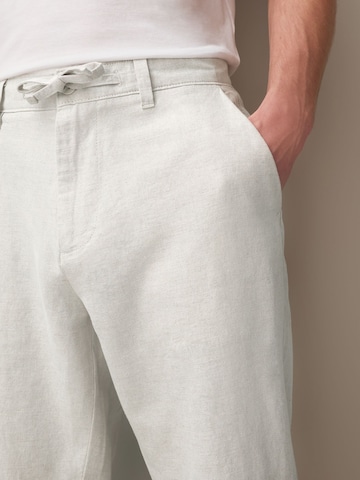 Coupe slim Pantalon chino Next en gris