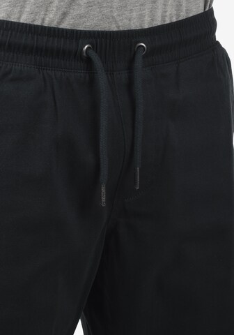 BLEND Regular Chinoshorts in Schwarz