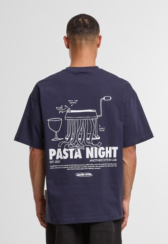 Another Cotton Lab T-Shirt 'Pasta Night' in Blau: Vorderseite