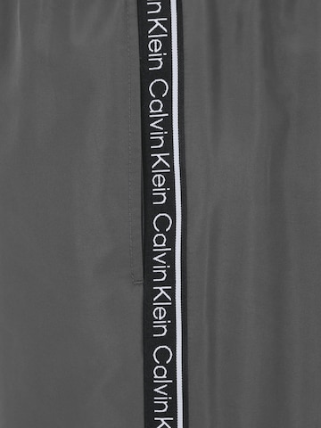 Pantaloncini da bagno di Calvin Klein Swimwear in grigio