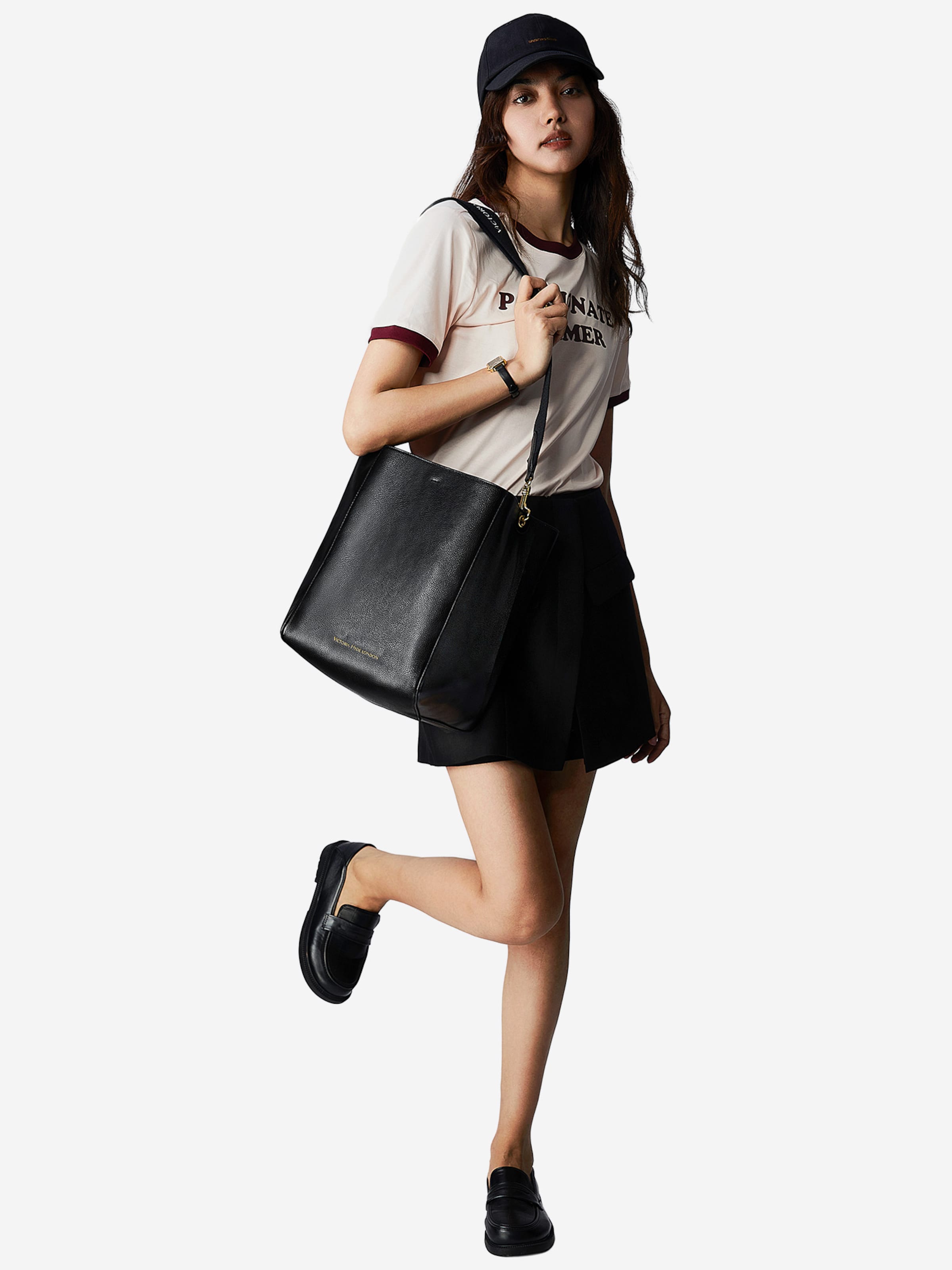 Victoria Hyde Käsilaukku ' Romai ' värissä musta