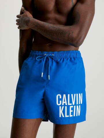 Calvin Klein Swimwear Badeshorts 'Intense Power' in Blau: predná strana