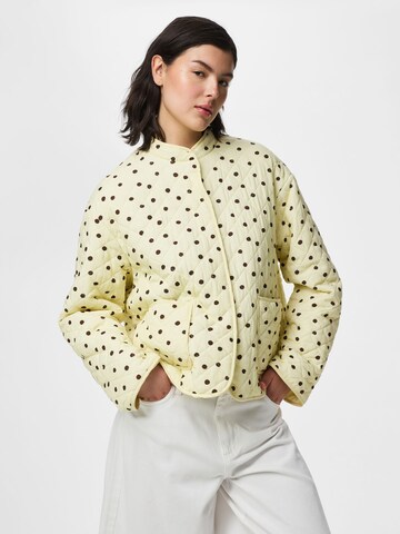 Veste mi-saison 'PCRikke' PIECES en jaune : devant